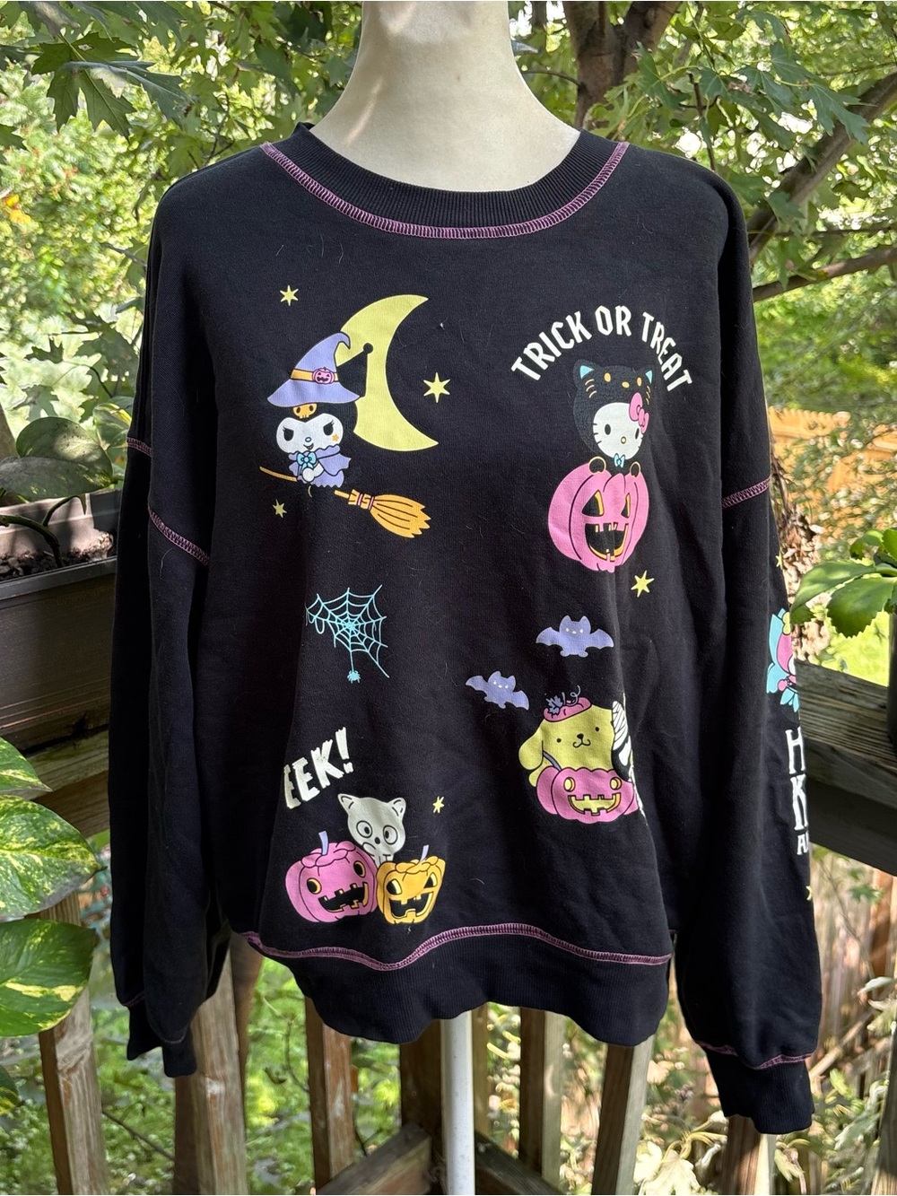 Sanrio Hello Kitty and Friends Women's Halloween Black Graphic Pullover M